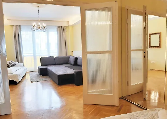 Gold Rose With 3 Apartament