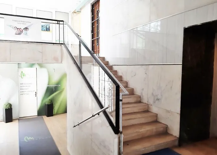 Gold Rose With 3 * Budapesta