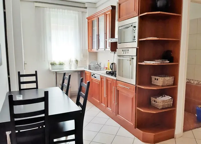 Gold Rose With 3 Budapesta