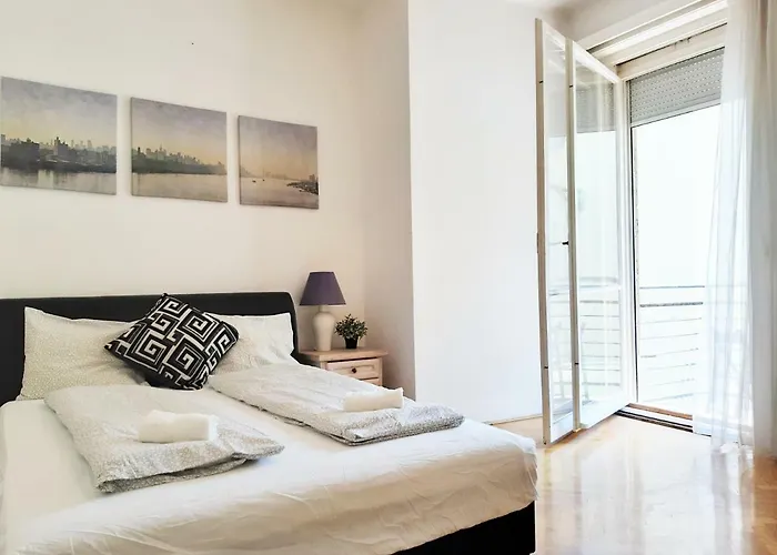 Gold Rose With 3 Apartment Budapest